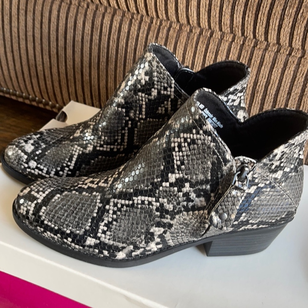 SO ANGELFISH Black Snake Color Memory Foam Insole Ankle Boots Size 6.5